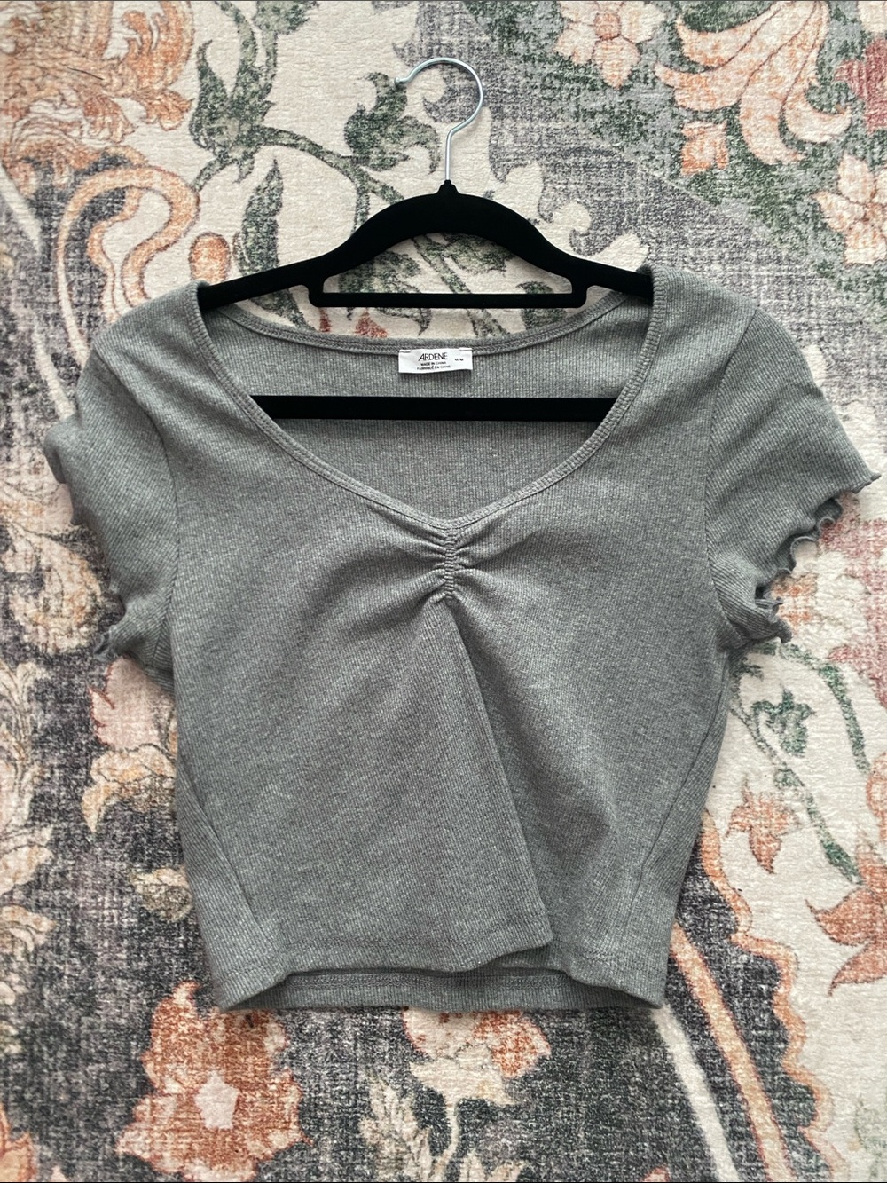 Arden’s Gray Ribbed Ruched V‑Neck Crop Top